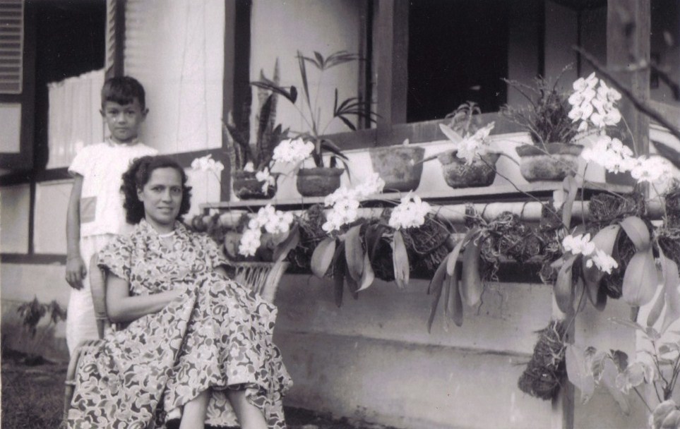 Huib and his mother in Manado 1954