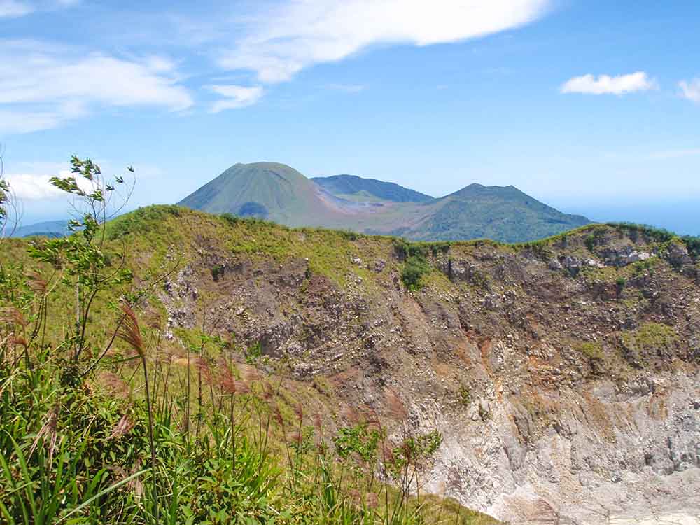 Mahawu Lokon volcano view